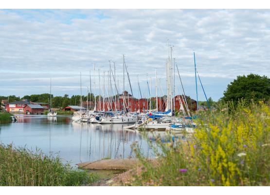 Brudhäll, guest harbor and archipelago hotel in Kökar
